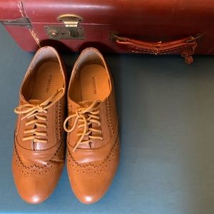 Attention ! Oxfords .